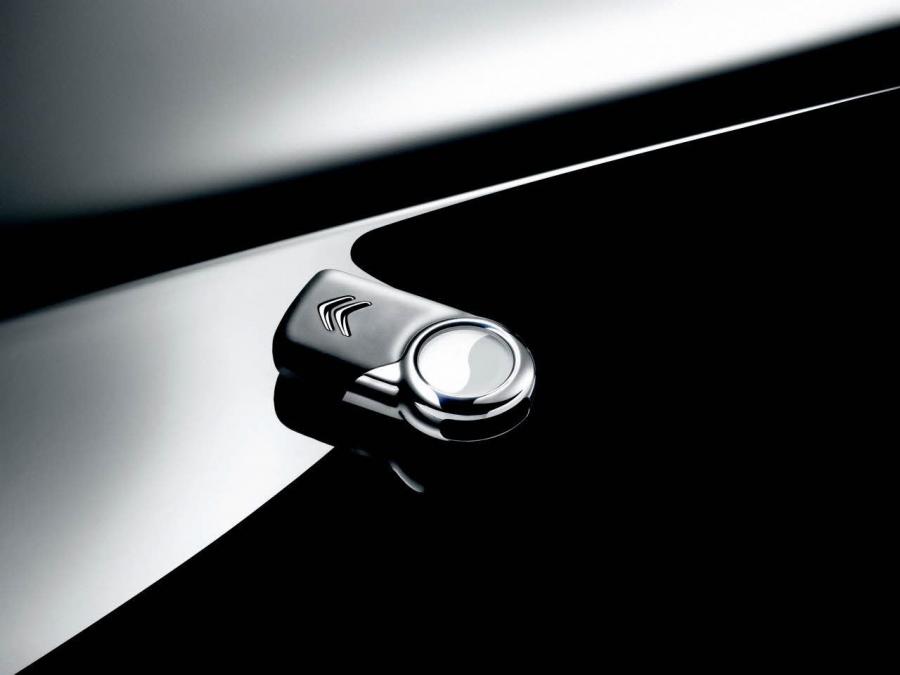  Citroen DS3 2009 года  (фото 17 из 72)